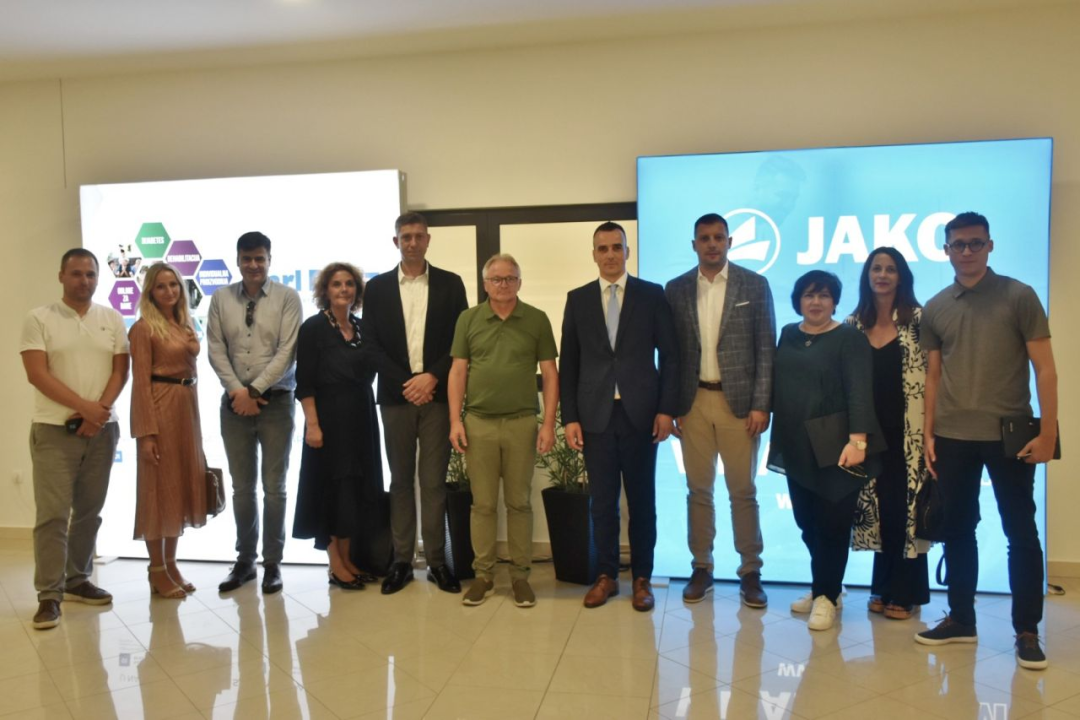 FOTO Župan Rakić u Kninu se sastao s umirovljenicima, sportašima, poduzetnicima, prosvjetarima i zdravstvenim djelatnicima