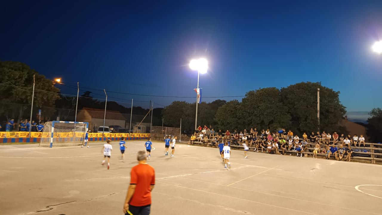 Završnica malonogometnog turnira 'Hrvatski vitez Niko Cigić': 'Idemo staro i mlado, pravac Ljučica, val't se ne mere'