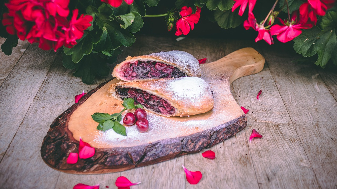 Miris i okus djetinjstva: Napravite najsočniju i osvježavajuću štrudlu s trešnjama