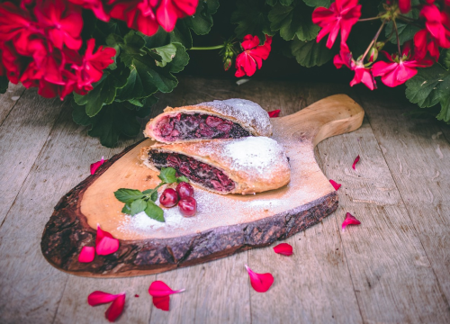 Miris i okus djetinjstva: Napravite najsočniju i osvježavajuću štrudlu s trešnjama