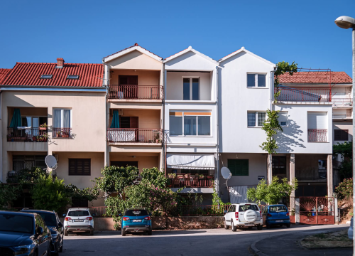 Fotografija 19 - Na brdu iznad Šibenika: Mažurice s pogledom na grad, mirom i zajedništvom