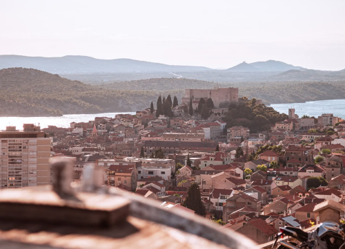 Fotografija 6 - Na brdu iznad Šibenika: Mažurice s pogledom na grad, mirom i zajedništvom