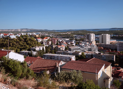 Fotografija 3 - Na brdu iznad Šibenika: Mažurice s pogledom na grad, mirom i zajedništvom