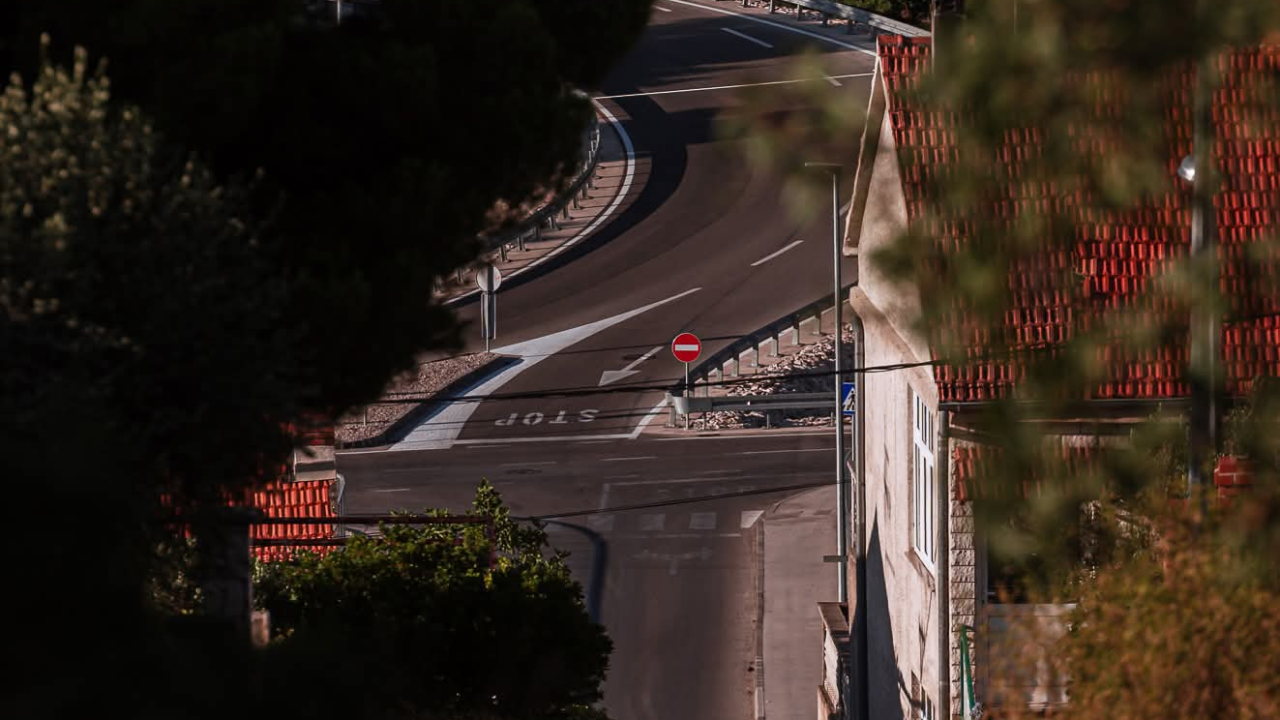 Na brdu iznad Šibenika: Mažurice s pogledom na grad, mirom i zajedništvom