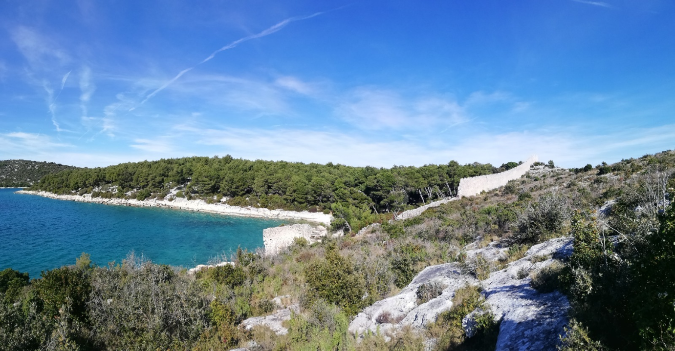 Dalmatinski 'Kineski zid': Legenda burne povijesti bedema s poluotoka Oštrica kod Grebaštice