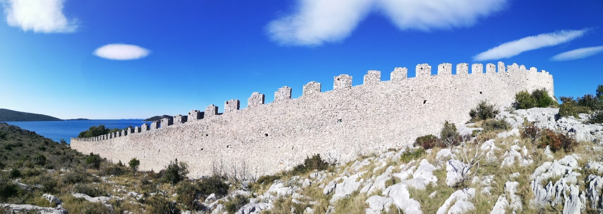 Dalmatinski 'Kineski zid': Legenda burne povijesti bedema s poluotoka Oštrica kod Grebaštice