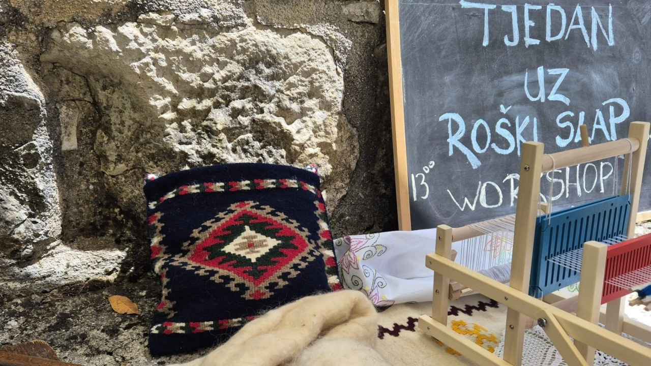 'Tjedan uz Roški slap': Tradicijsko tkanje i vretenci oduševili posjetitelje NP Krka