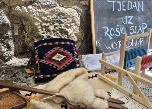 Fotografija 7 - Tradicijsko tkanje i vretenci oduševili posjetitelje NP Krka