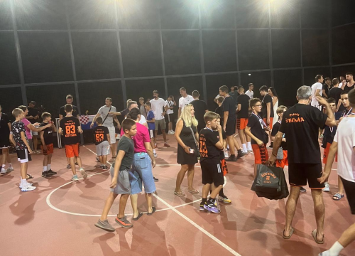 Fotografija 8 - Večernji basket, modna revija i druženje: 'Mozart kup' u čast Draženu Petroviću okupio sve generacije