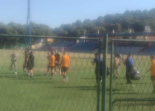 Fotografija 4 - FOTO Funcuti podržali svoje ljubimce u narančastom na startu priprema: Klupski grb uskoro opet plavi