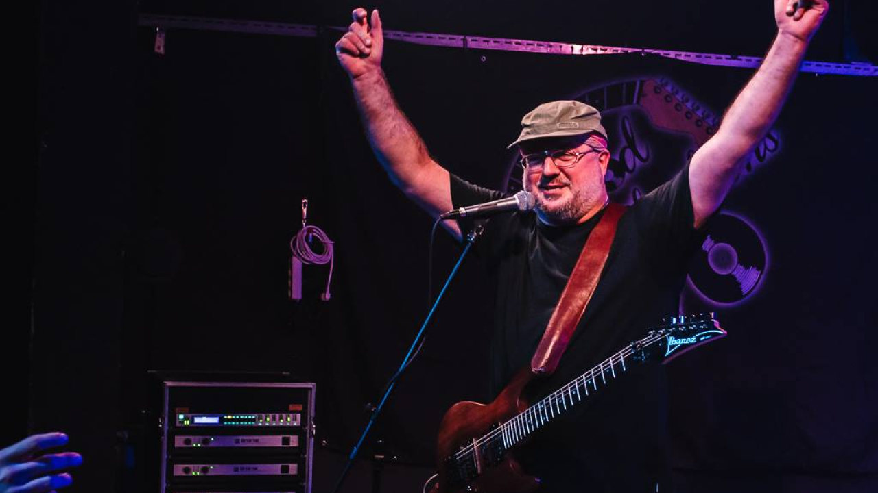 Prava fešta vas očekuje u restoranu Hangar: Ne propustite večer uz Sinišu Vucu!