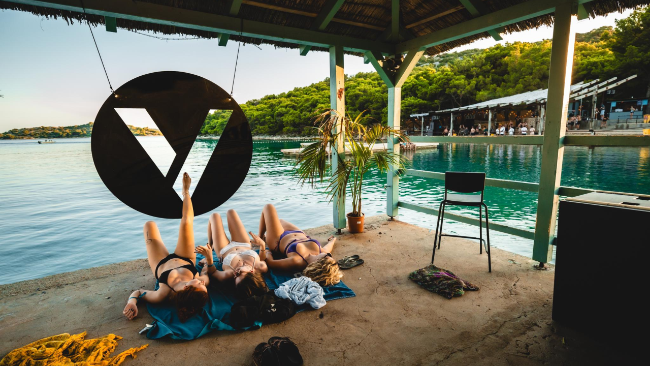 Tisno postaje epicentar elektroničke glazbe: Počinje Terminal V Croatia