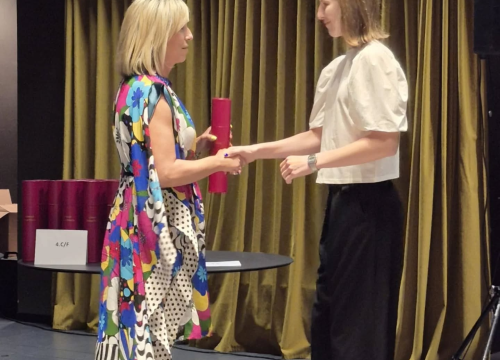 Fotografija 1 - Maturantima šibenske gimnazije dodijeljene svjedodžbe i potvrde o položenoj maturi