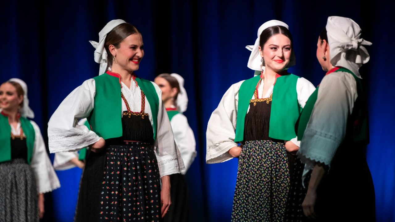 Ansambl LADO izvodi Plesni koncert na Tvrđavi sv. Mihovila