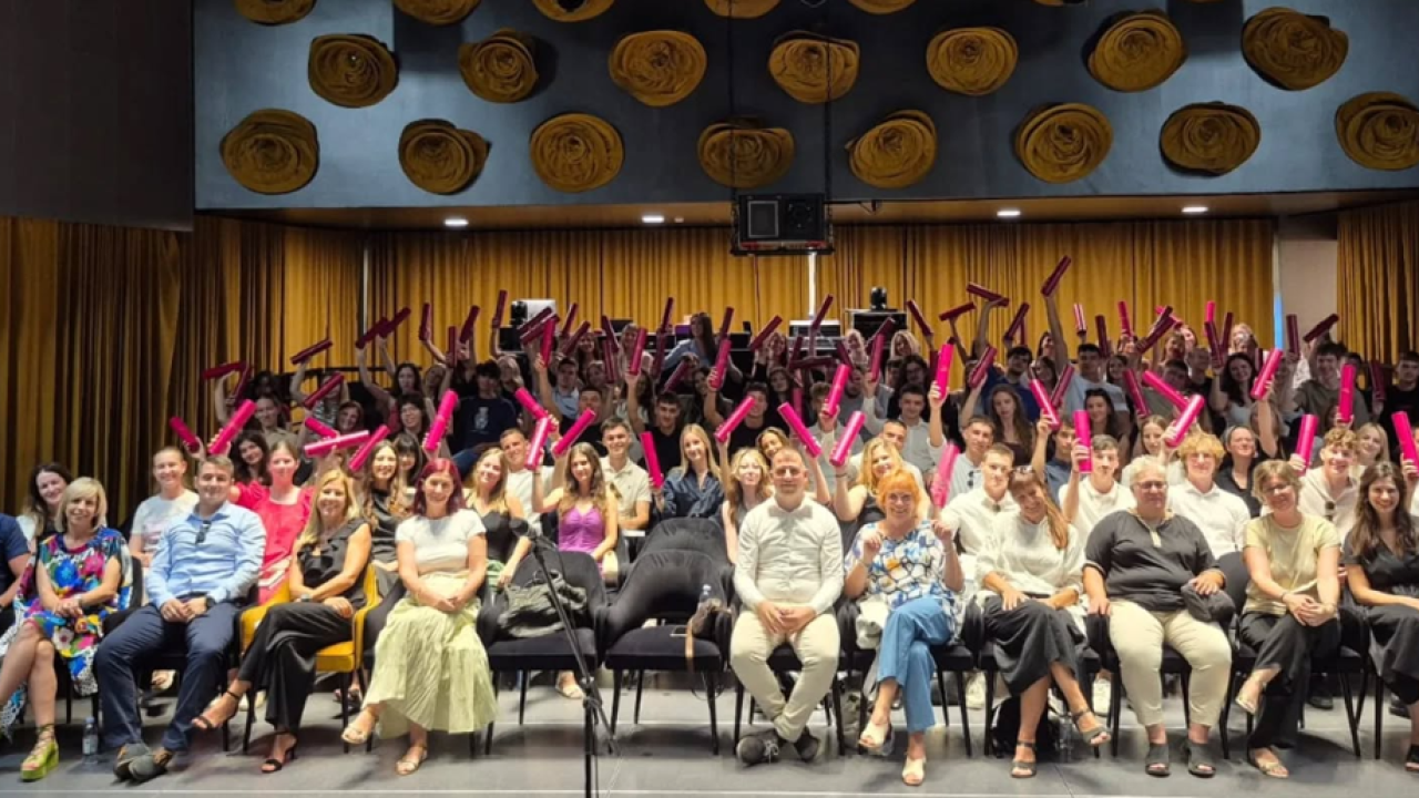 Maturantima šibenske gimnazije dodijeljene svjedodžbe i potvrde o položenoj maturi