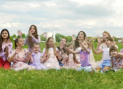 Šibenčanka Andrea Paić predstavila autorsku pjesmu za djecu i roditelje: 'Zamišljena je kao himna roditeljstva'