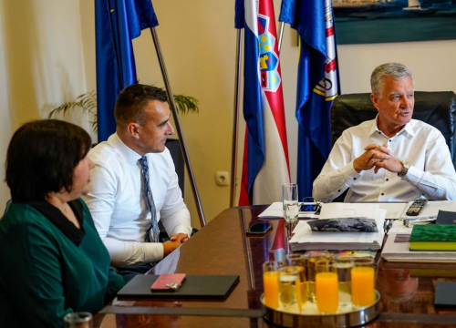 Fotografija 4 - Ministrica Obuljen Koržinek posjetila Šibenik i podržala obnovu ključnih ustanova