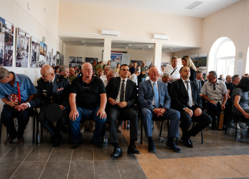 Fotografija 10 - Svečano obilježen Spomendan na poginule branitelje i 142. obljetnica Općine Promina