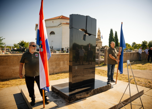 Fotografija 17 - Svečano obilježen Spomendan na poginule branitelje i 142. obljetnica Općine Promina