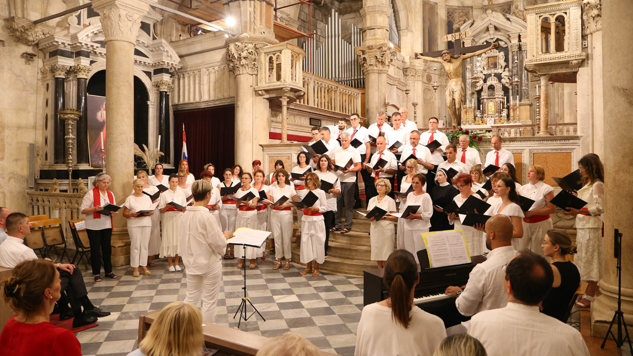 Mješoviti katedralni zbor već jedno stoljeće zauzima posebno mjesto u srcima Šibenčana
