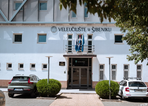 Fotografija 26 - Baldekin 2 i 3: Simbol šibenskog duha, spoj sporta, obrazovanja i sjećanja