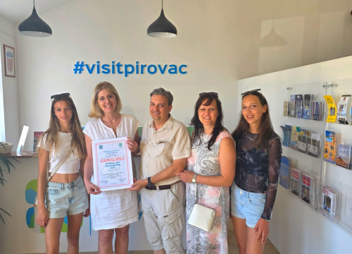 Fotografija 2 - Lijepa praksa zahvalnosti: TZ Općine Pirovac nagradila još jednu obitelj