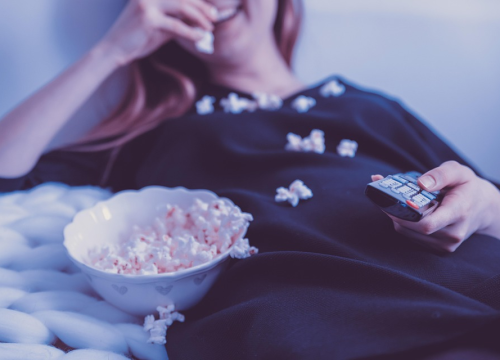 Je li loše gledati TV prije spavanja? Evo što kažu nova istraživanja o ovoj navici