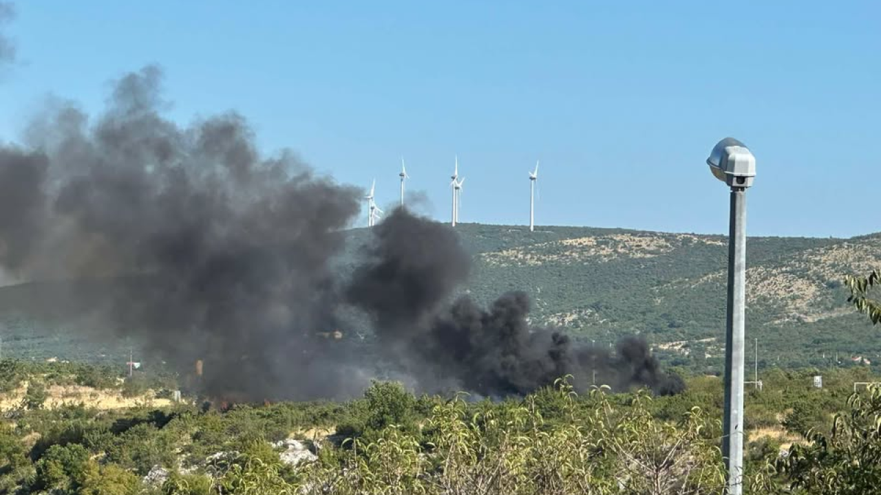 Ugašen požar kod Konjevrata. Vatrogasci danas gasili i na Prviću, u Šibeniku i na području Kistanja
