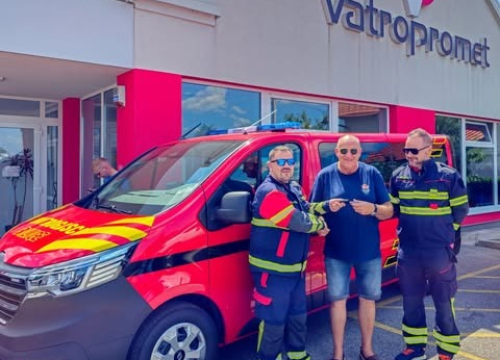 Fotografija 2 - Bilički vatrogasci nabavili novo vozilo