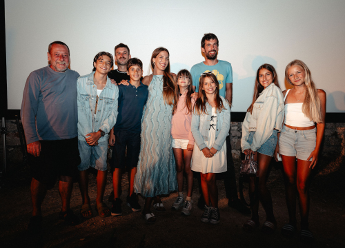 Fotografija 12 - Otočna premijera 'Bumbarovog ljeta': Film sniman na Zlarinu oduševio publiku na plaži Vila