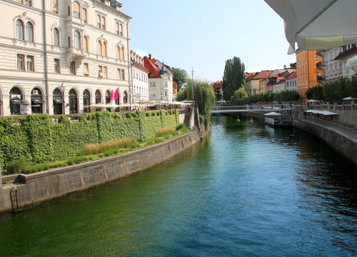 Slovenija je prva zemlja EU koja je donijela zabranu izvoza, uvoza i tranzita oružja iz Izraela