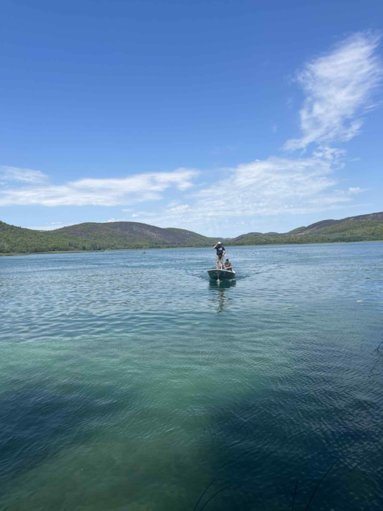 Misa i molitva u srcu Krke: Proslava Gospe od Anđela na Visovcu okupila brojne vjernike