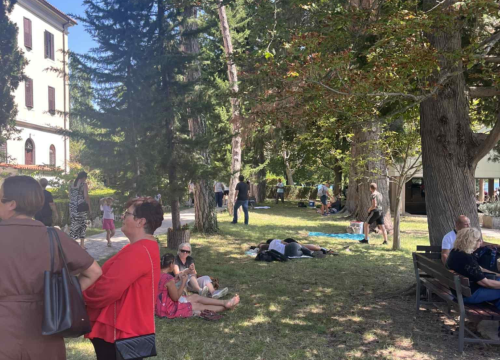 Fotografija 14 - Misa i molitva u srcu Krke: Proslava Gospe od Anđela na Visovcu okupila brojne vjernike