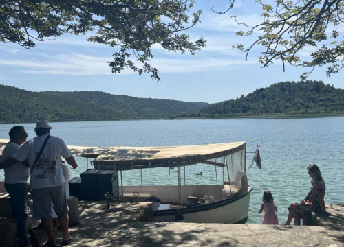 Fotografija 10 - Misa i molitva u srcu Krke: Proslava Gospe od Anđela na Visovcu okupila brojne vjernike