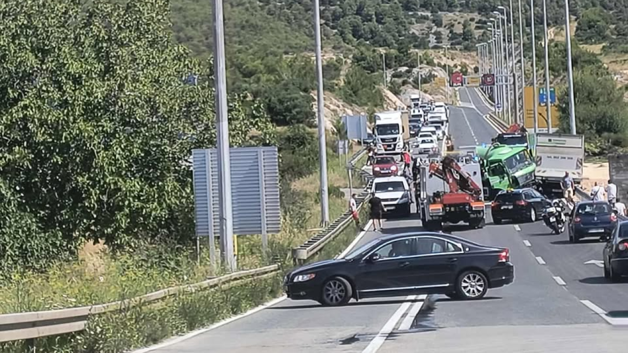 Muškarac smrtno stradao u prometnoj nesreći na 'tri trake', očevid u tijeku