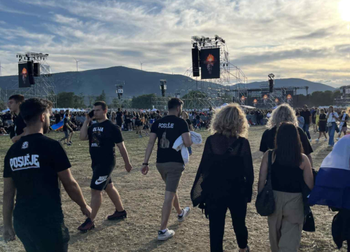 Fotografija 3 - FOTO Thompsonovi obožavatelji preplavili Sinj, među njima i brojni Šibenčani