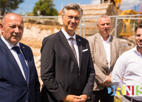 Fotografija 4 - Andrej Planković u Drnišu obišao gradilište Centra za starije osobe