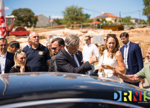 Fotografija 1 - Andrej Planković u Drnišu obišao gradilište Centra za starije osobe