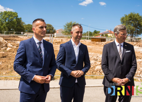 Fotografija 10 - Andrej Planković u Drnišu obišao gradilište Centra za starije osobe