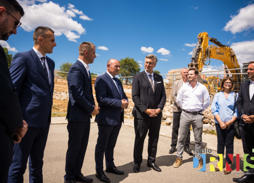 Fotografija 9 - Andrej Planković u Drnišu obišao gradilište Centra za starije osobe
