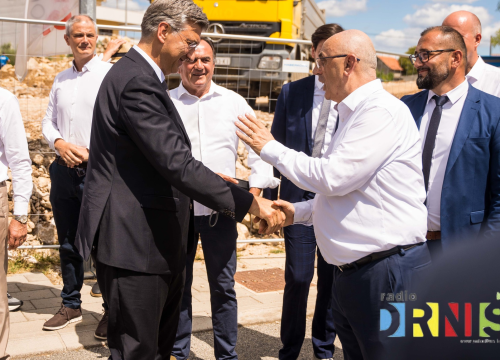 Fotografija 6 - Andrej Planković u Drnišu obišao gradilište Centra za starije osobe