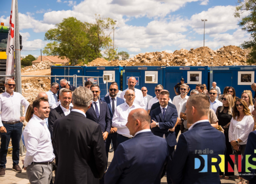 Fotografija 7 - Andrej Planković u Drnišu obišao gradilište Centra za starije osobe