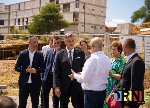Fotografija 3 - Andrej Planković u Drnišu obišao gradilište Centra za starije osobe