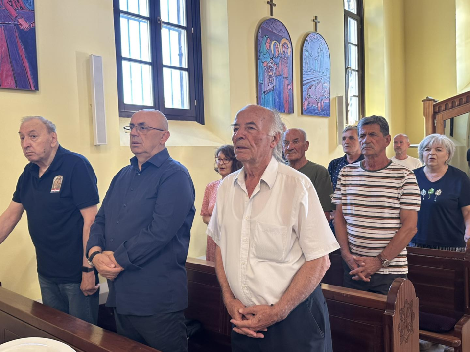 U Drnišu položeni vijenci i zapaljene svijeće