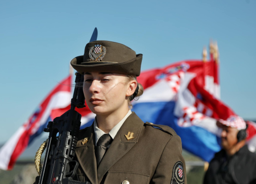 Fotografija 2 - Obilježavanje 30. obljetnice Oluje na Kninskoj tvrđavi i ulicama Knina