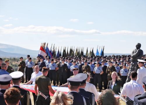 Fotografija 28 - Obilježavanje 30. obljetnice Oluje na Kninskoj tvrđavi i ulicama Knina