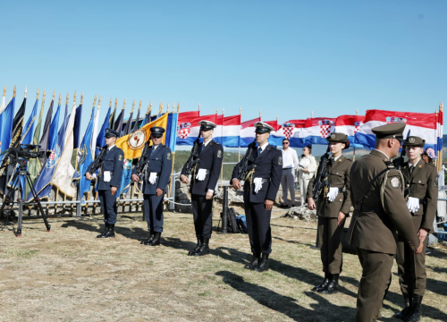 Fotografija 6 - Obilježavanje 30. obljetnice Oluje na Kninskoj tvrđavi i ulicama Knina