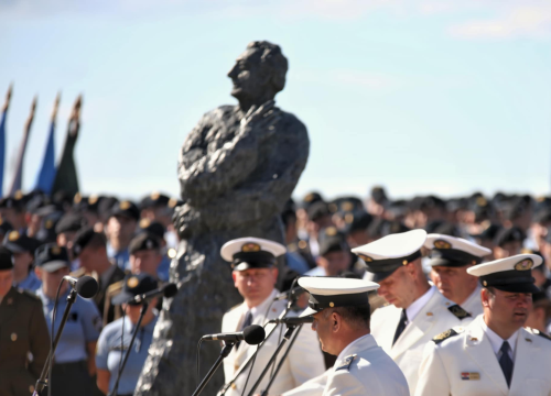 Fotografija 23 - Obilježavanje 30. obljetnice Oluje na Kninskoj tvrđavi i ulicama Knina