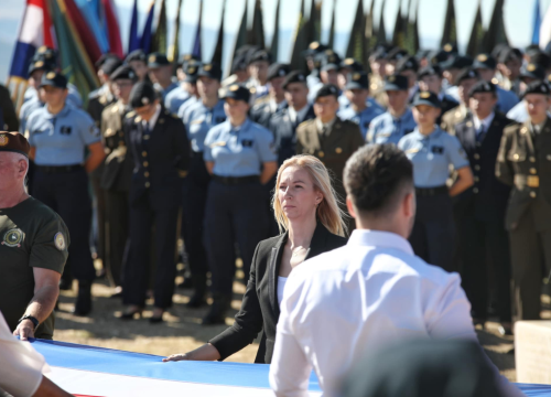 Fotografija 36 - Obilježavanje 30. obljetnice Oluje na Kninskoj tvrđavi i ulicama Knina