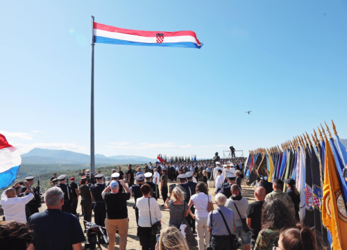 Fotografija 26 - Obilježavanje 30. obljetnice Oluje na Kninskoj tvrđavi i ulicama Knina